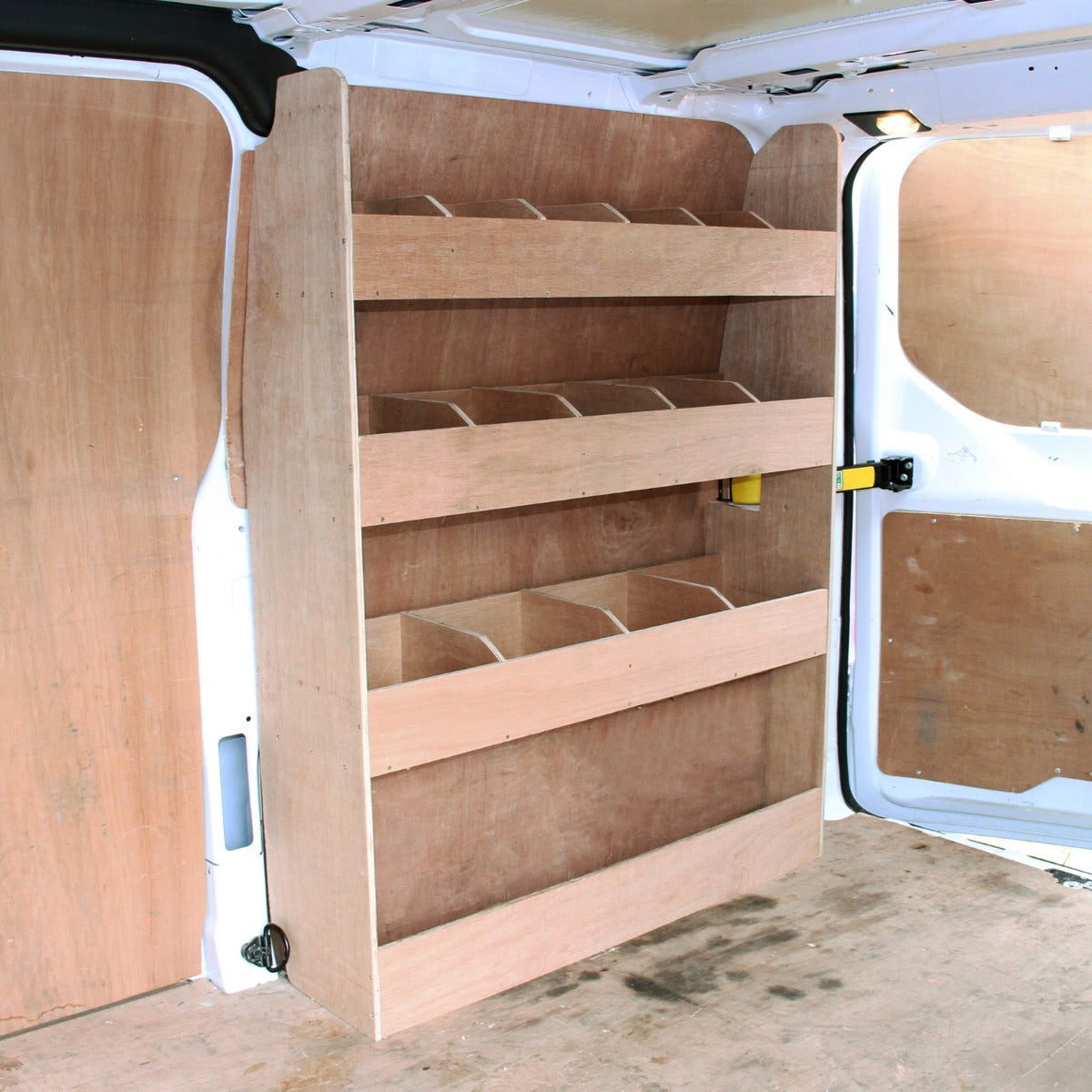 Holzregal mit mehreren Ablagen für Ford Transit Custom, ideal zur Aufbewahrung von Werkzeugen und Materialien, robust und funktional
