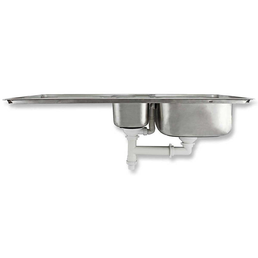 Edelstahl Einbauspüle mit glänzender Oberfläche, darunter liegendem Abflussrohr, ideal für moderne Küchen und langlebige Nutzung