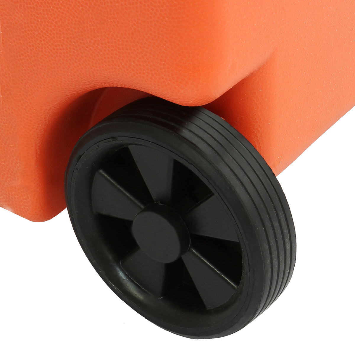 Robuster orange Wasserwagen mit schwarzem Gummirad, ideal für den Transport von Wasser, stabil und leicht zu manövrieren, perfekt für Garten und Outdoor-Aktivitäten