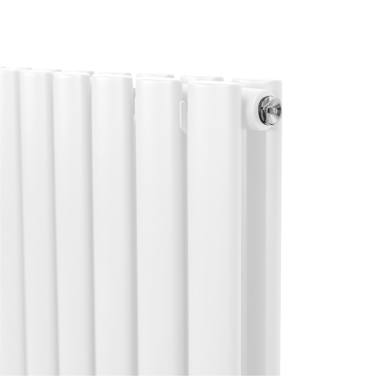 Ovaler Röhrenheizkörper in Weiß mit glatter Oberfläche, 600mm x 1020mm, ausgestattet mit einem Chrom-Thermostatventil für präzise Temperaturregelung