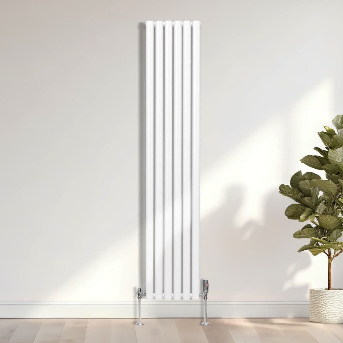 Ovaler Röhrenheizkörper in Weiß mit Chrom-Thermostatventilen, 1800mm x 360mm, schlankes Design, glatte Oberfläche, ideal für moderne Innenräume