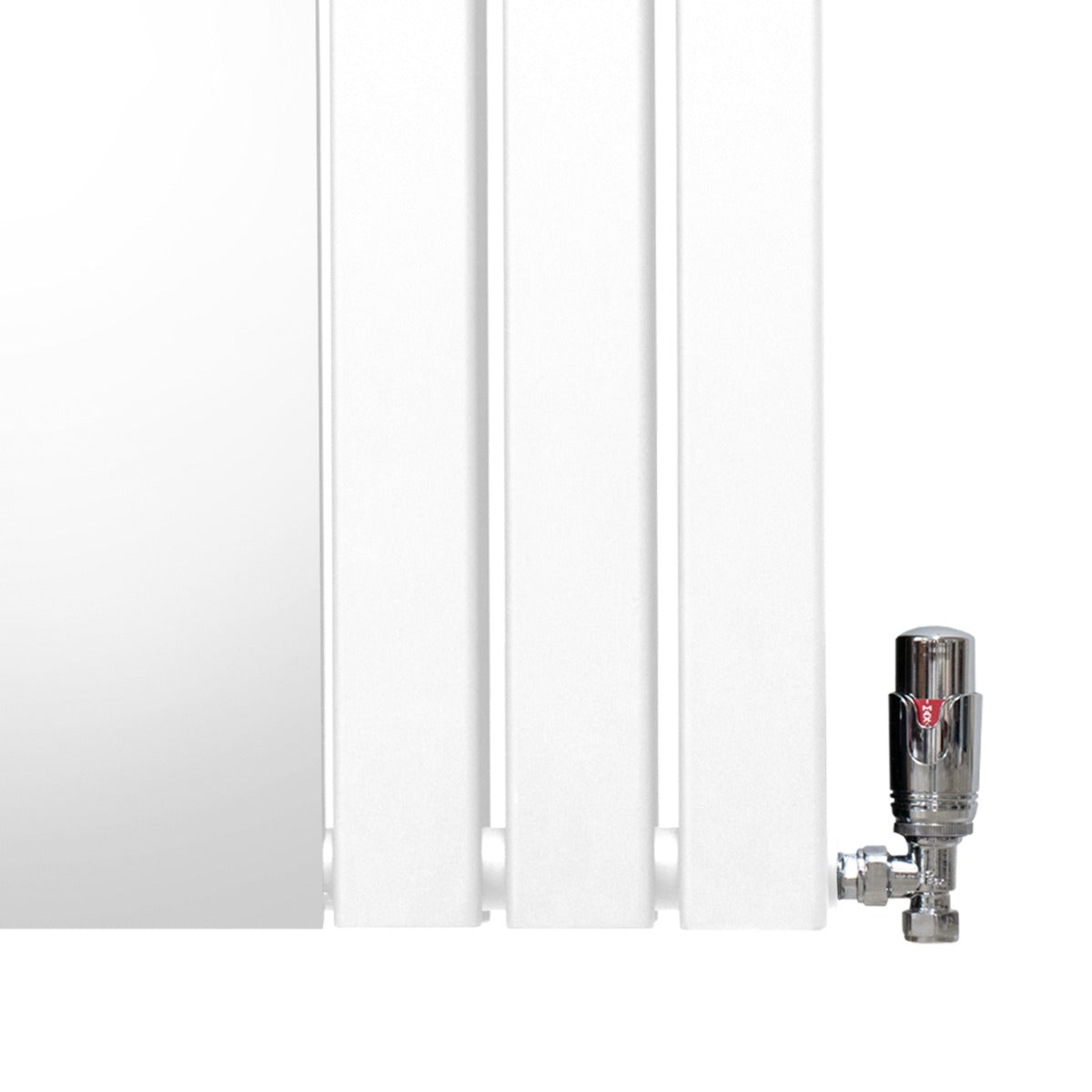 Weißer Heizkörper mit glattem, reflektierendem Spiegel und glänzendem Chrom-Thermostatventil, 1800mm x 425mm, modernes Design für jeden Raum