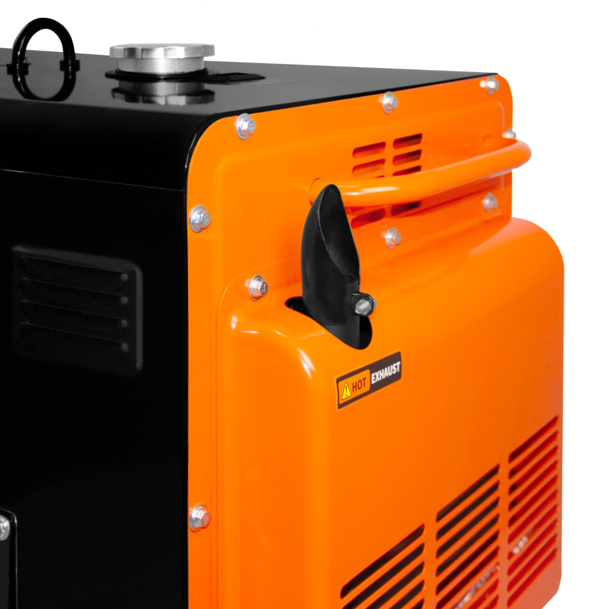 Der T-Mech Diesel Generator in Schwarz und Orange zeigt einen robusten, kompakten Körper mit einem Auspuff und einem praktischen Tragegriff für einfache Mobilität