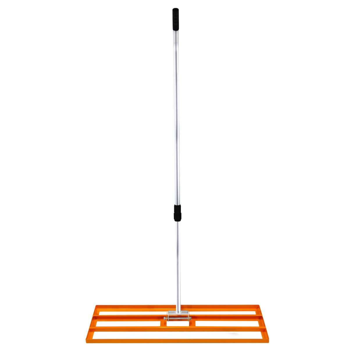 Rasenrakel in leuchtendem Orange mit einem stabilen, silbernen Griff und einer breiten, rechteckigen Arbeitsfläche für effizientes Rasenverlegen