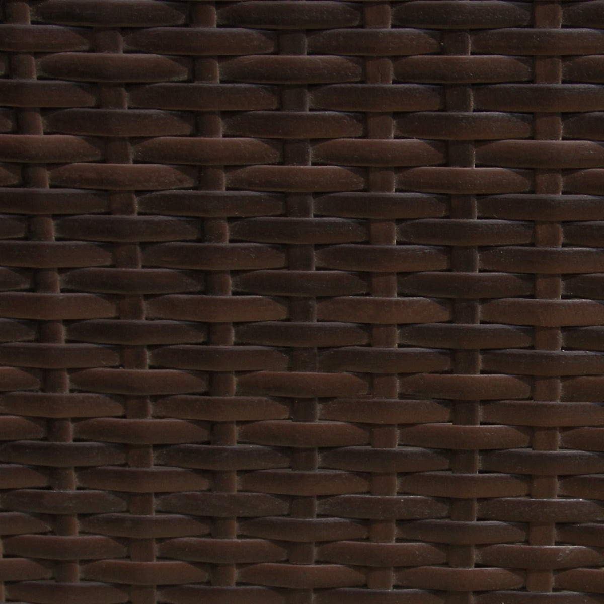Dicht gewebtes Polyrattan in einem warmen Braunton, ideal für wetterfeste Gartenmöbel, bietet eine robuste und stilvolle Oberfläche