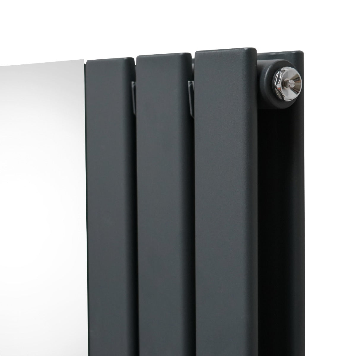 Heizkörper in Anthrazitgrau mit integriertem Spiegel, 1800mm x 565mm, zeigt glatte, moderne Linien und eine elegante, funktionale Gestaltung