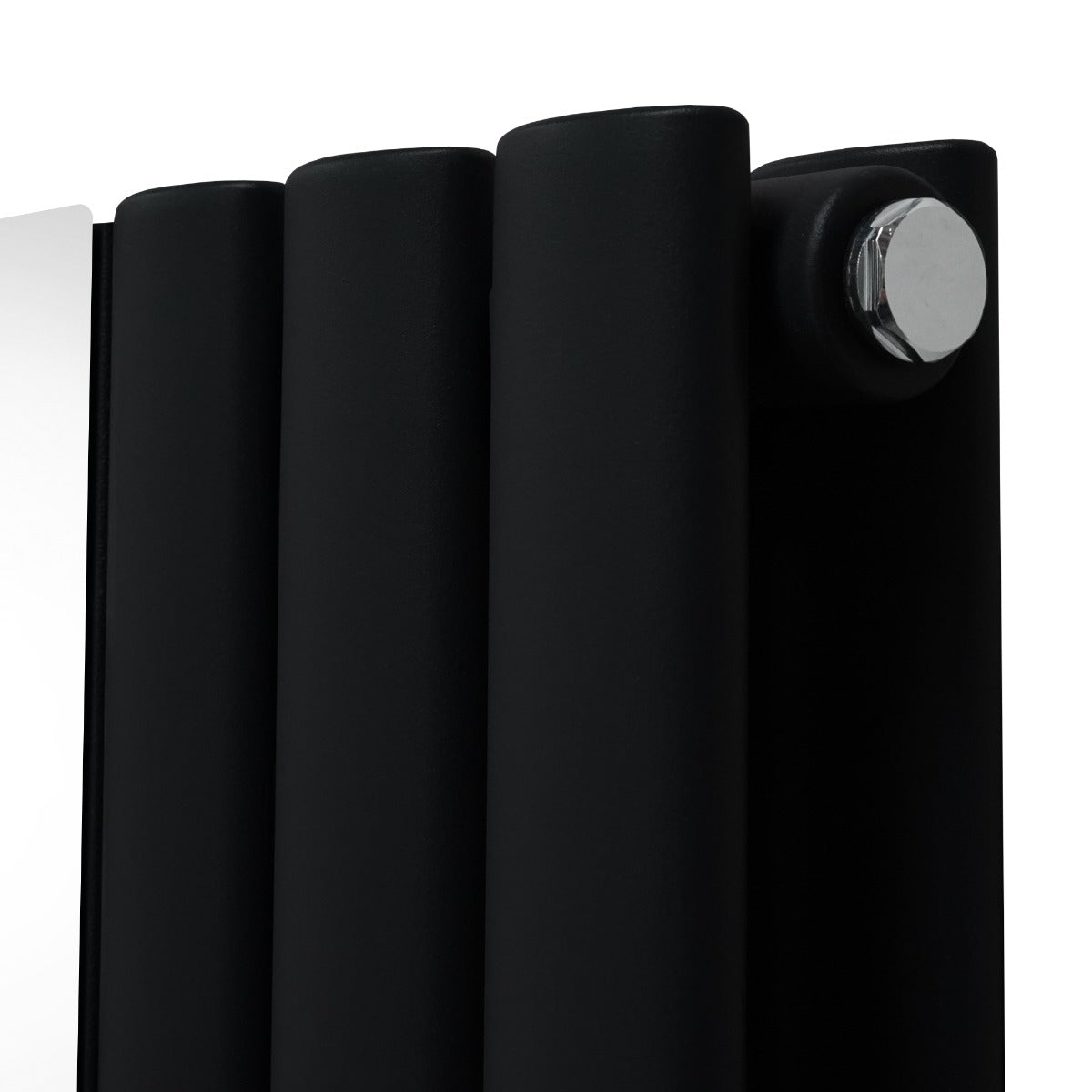 Schwarzer ovaler Röhrenheizkörper mit glänzendem Spiegel, 1800mm x 500mm, aus robustem Material, mit glatter, mattschwarzer Oberfläche und eleganten Linien