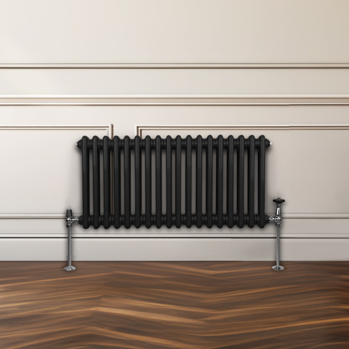 Traditioneller 2-Spalten-Heizkörper in Schwarz, 300 x 832 mm, mit glänzenden Metallventilen und glatter, eleganter Oberfläche, ideal für moderne Innenräume