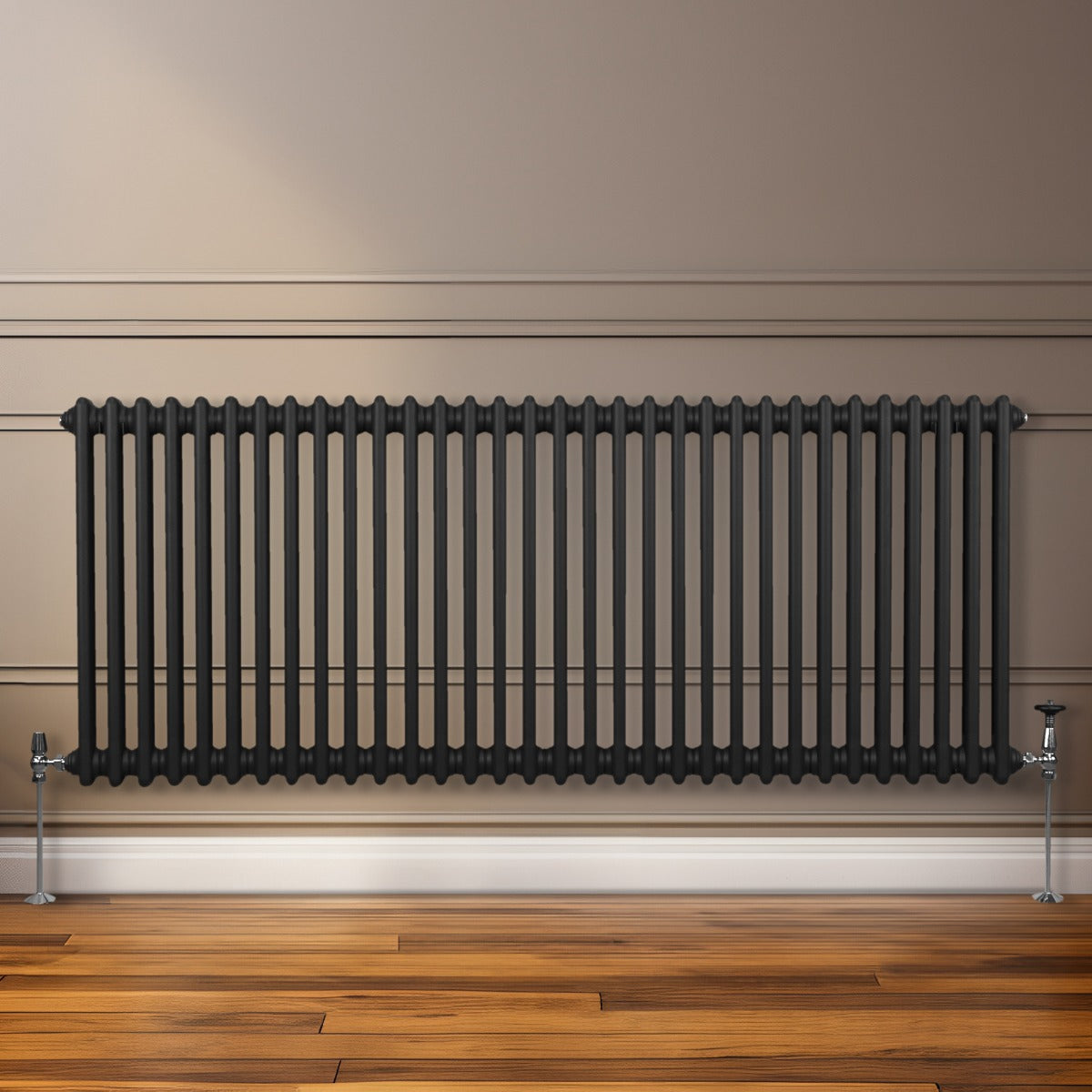 Traditioneller 2-Spalten-Heizkörper in Schwarz, 600 x 1462 mm, mit glatten, runden Röhren und stabilen Füßen, ideal für moderne Innenräume