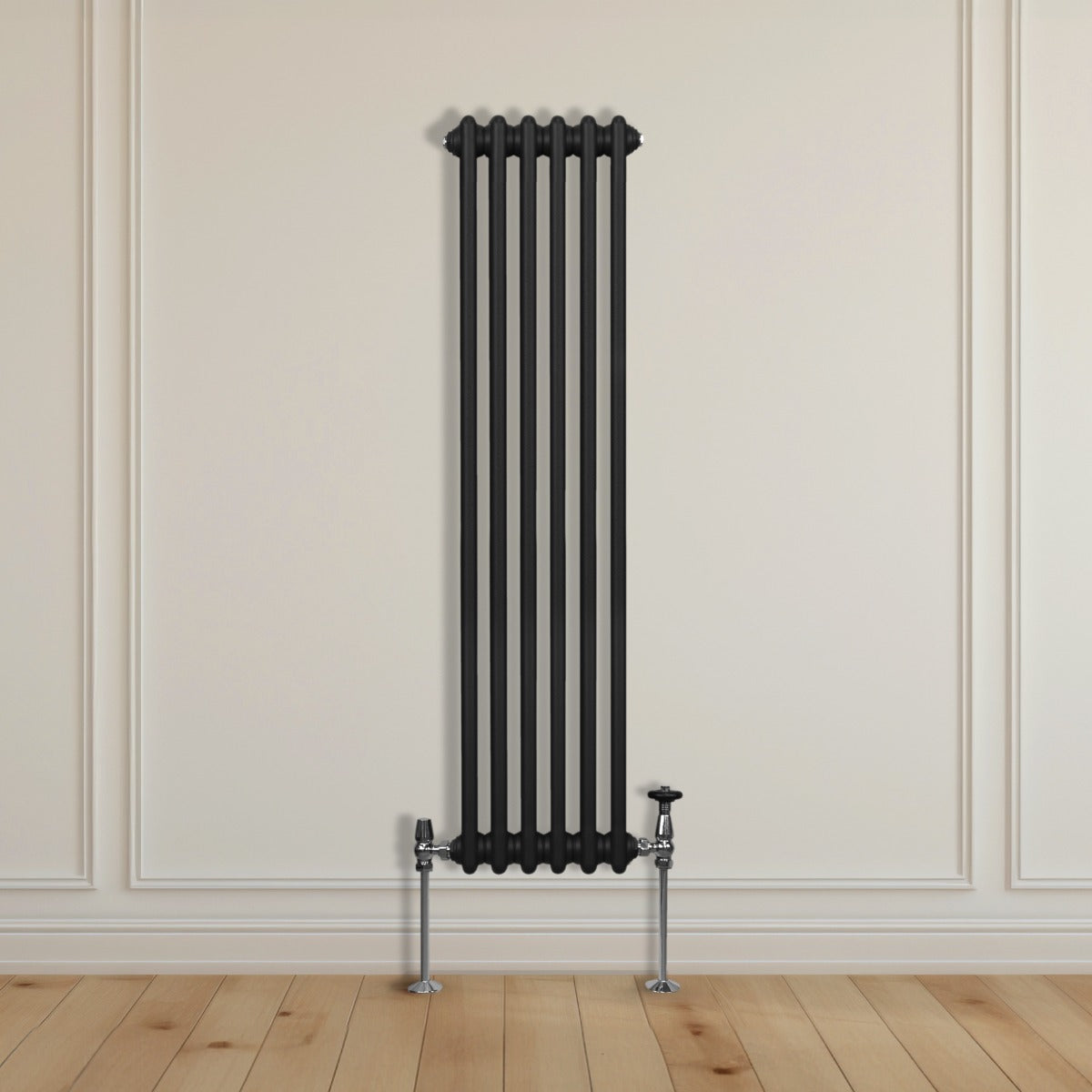 Traditioneller 2-Spalten-Heizkörper in Schwarz, 1500 x 292 mm, vertikal mit glänzenden Metallfüßen, ideal für moderne Innenräume