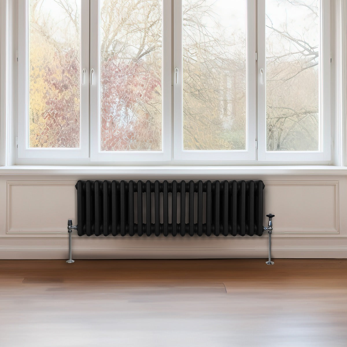 Traditioneller 3-Spalten-Heizkörper in Schwarz, 300 x 1012 mm, mit glatter Oberfläche und robusten Metallfüßen, ideal für moderne Innenräume