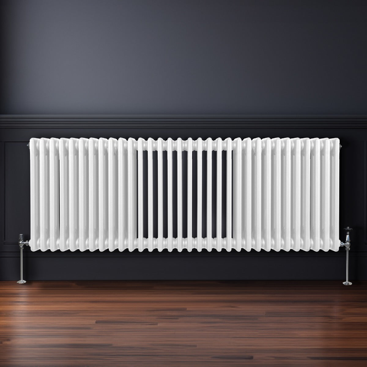 Traditioneller 3-Spalten-Heizkörper in Weiß, 600 x 1462 mm, mit glatter Oberfläche und glänzendem Finish, ideal für moderne und klassische Innenräume