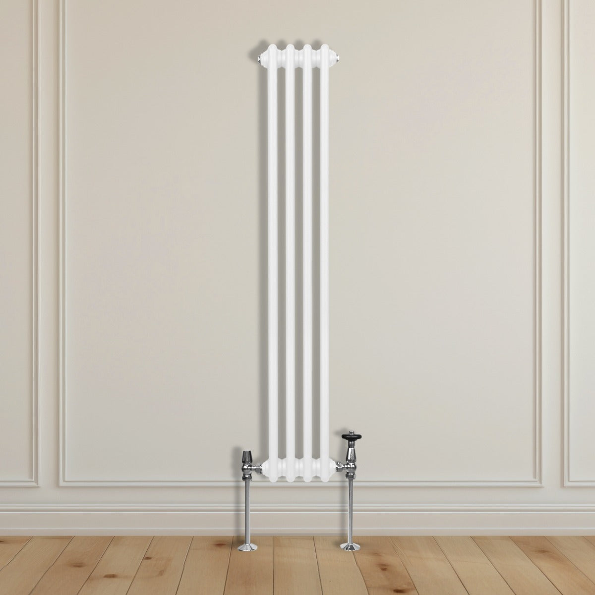 Traditioneller 3-Spalten-Heizkörper in Weiß, 1500 x 202 mm, mit glatter Oberfläche, eleganten Linien und verchromten Ventilen, ideal für moderne Räume
