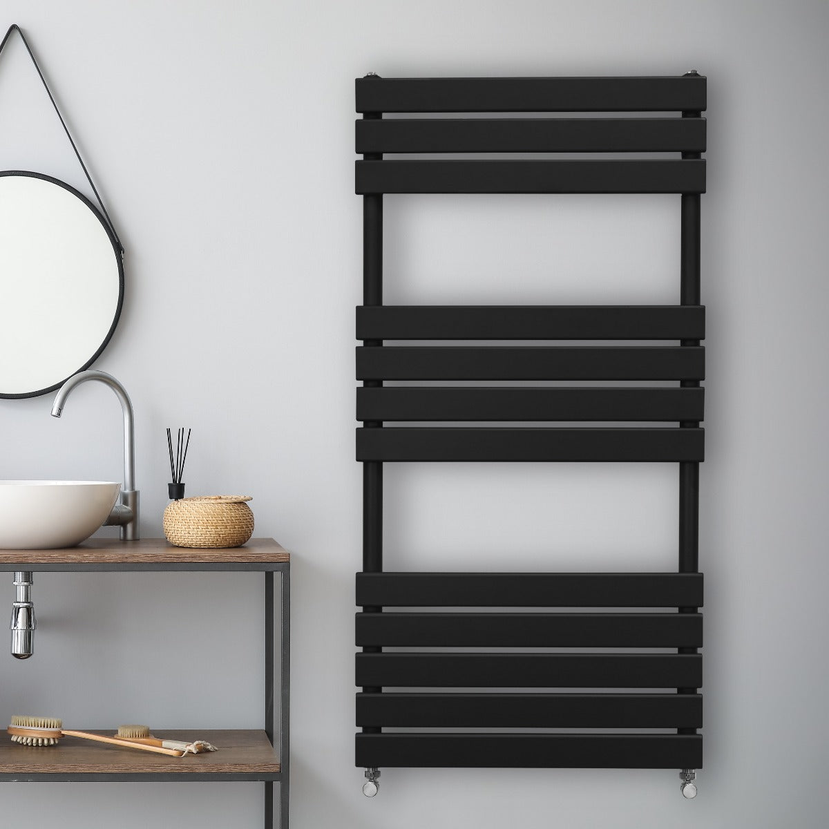 Schwarzer Flachheizkörper für Handtücher, 1200mm x 600mm, mit modernem, schlankem Design und glatter Oberfläche, ideal für Badezimmer und Wohnräume