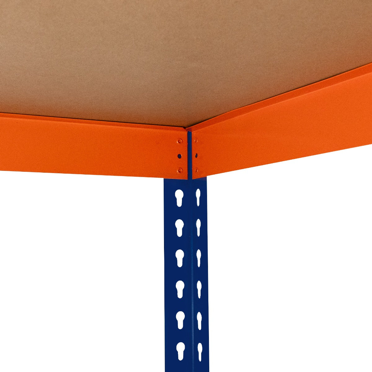 Regal mit vier stabilen Böden, orangefarbene Metallrahmen und blauer Stützsäule, ideal für Lagerung und Organisation in jedem Raum