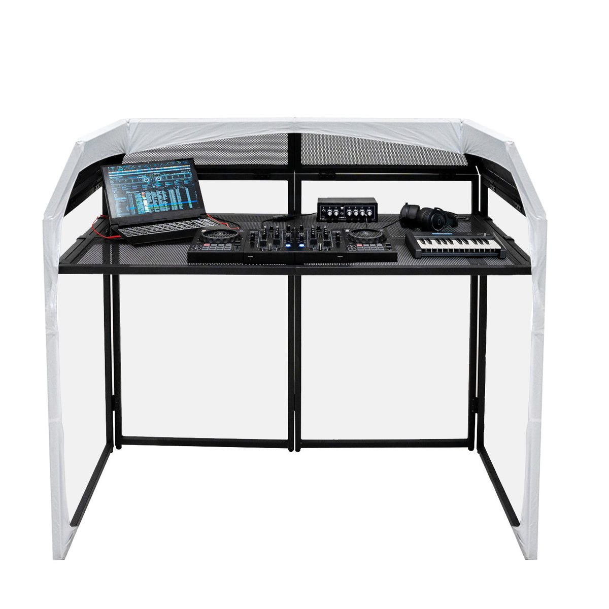 Schwarze DJ Disco Booth Kabine mit Laptop, Mischpult und Keyboard, umgeben von einem weißen, transparenten Vorhang für eine stilvolle Präsentation
