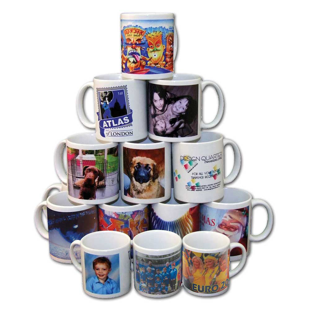72 weiße Sublimationsbecher in verschiedenen Größen, gestapelt, mit bunten Designs und Bildern, ideal für personalisierte Geschenke oder Werbeartikel