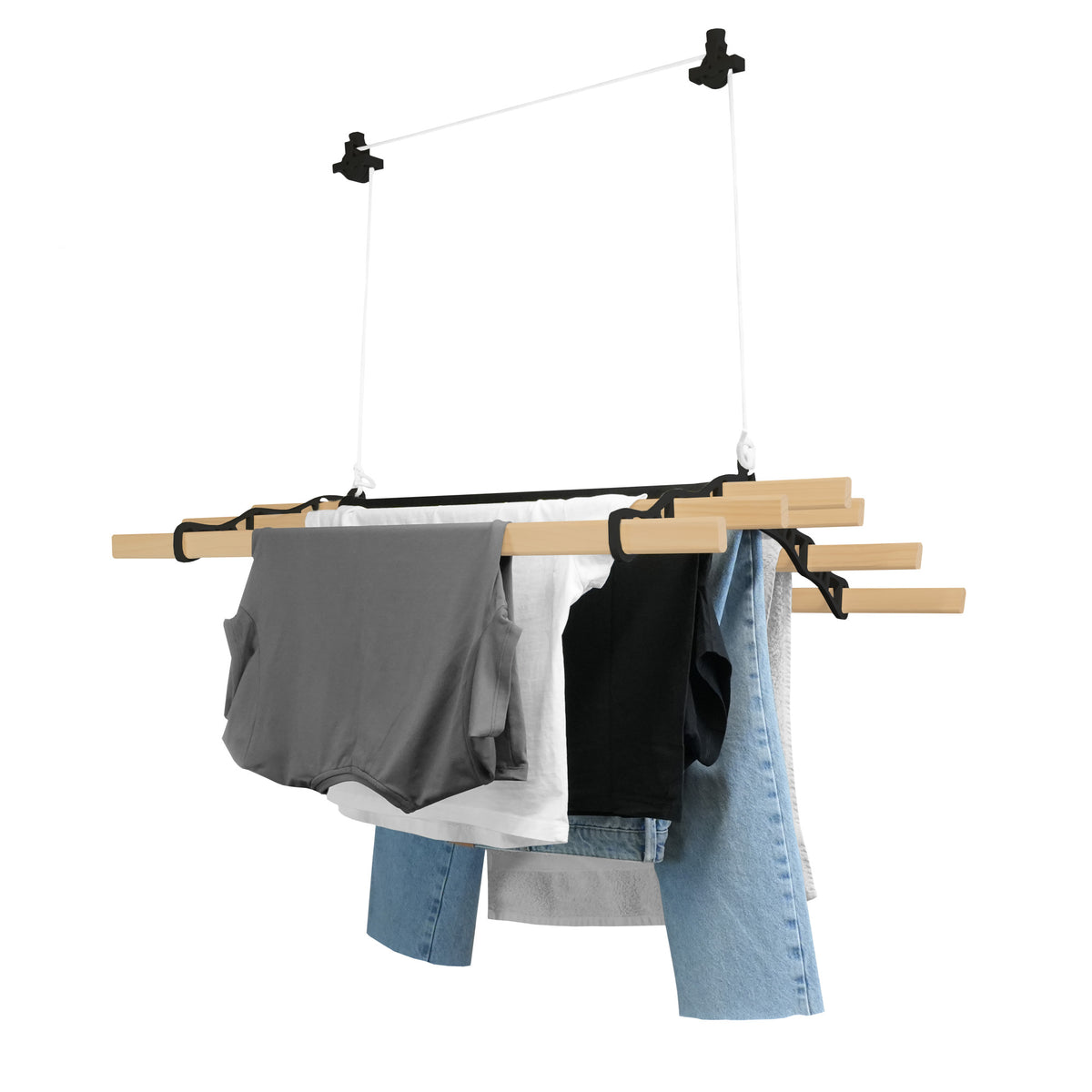 Schwarzfarbener Wäscheständer mit sechs Holzlatten, an Deckenrollen befestigt, trägt verschiedene Kleidungsstücke in neutralen Farben, ideal zum Trocknen