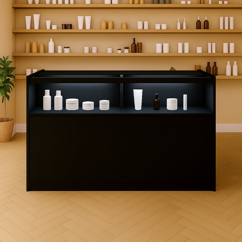 Schwarze LED-Ladentheke mit zwei offenen Regalen, ideal für die Präsentation von Kosmetik- und Pflegeprodukten in einem modernen Verkaufsraum