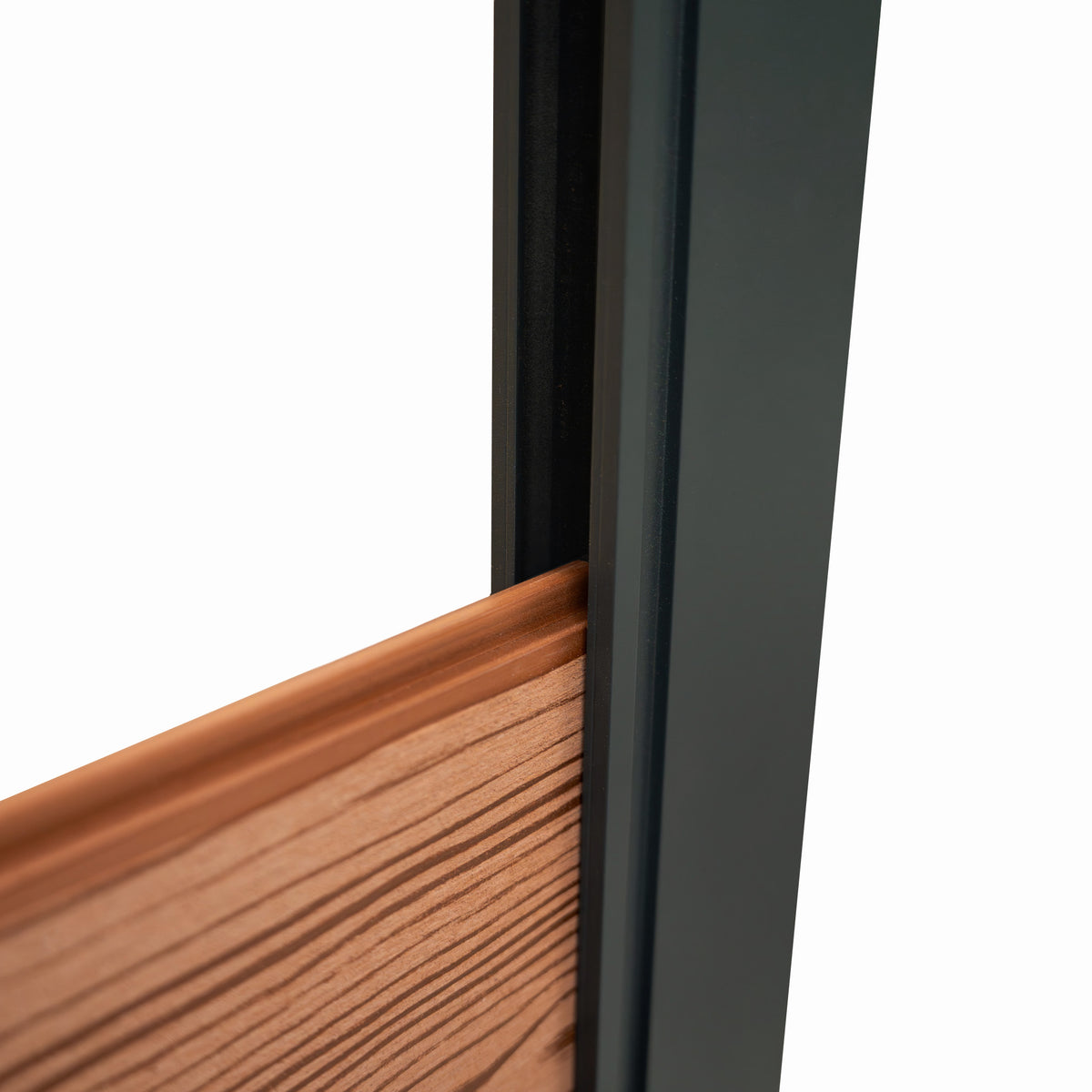 Braunes WPC Sichtschutzzaun Tor mit glatter Holzoptik, stabiler Rahmen und modernen, klaren Linien für einen eleganten Außenbereich