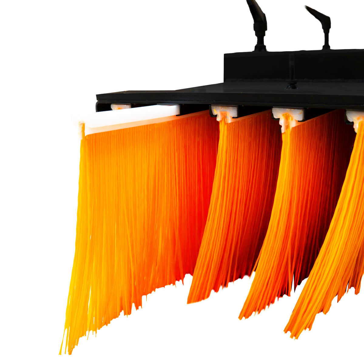 Blockbesen für Gabelstapler mit leuchtend orangefarbenen Borsten, robustem schwarzen Träger und präziser Reinigungstechnik für effiziente Bodenpflege