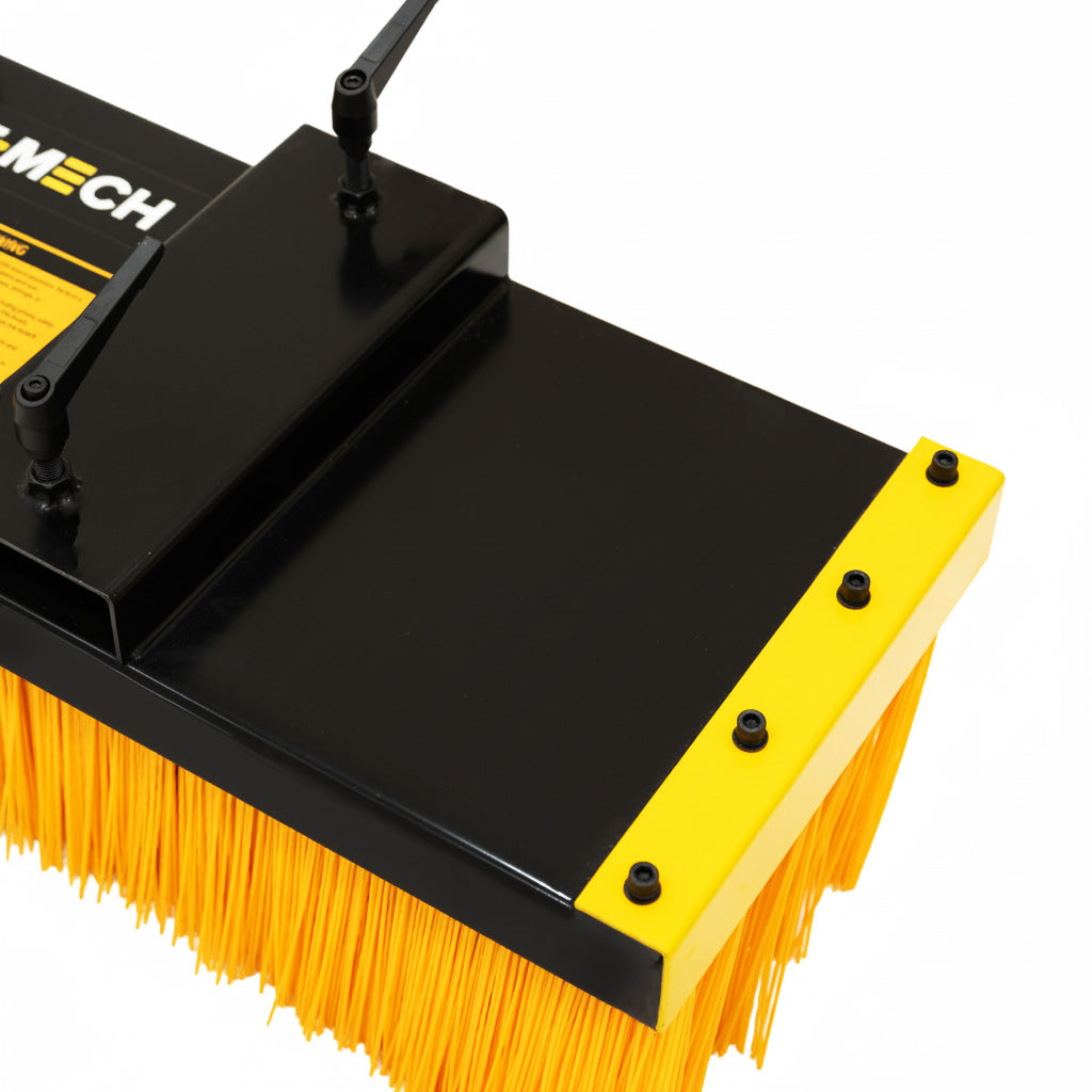 Schwarzer Gabelstapler Blockbesen mit gelben Borsten, robustem Material und stabiler Halterung, ideal für effizientes Kehren von Oberflächen