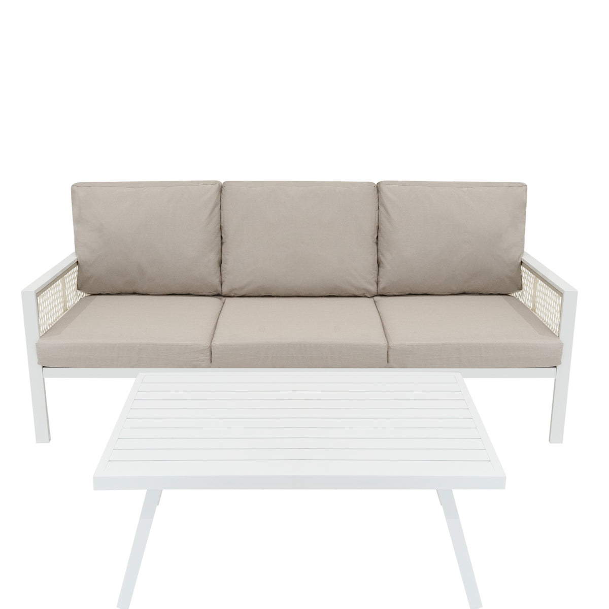4-teilige Aluminium-Sofagarnitur in Weiß mit beigen Kissen und einer modernen, minimalistischen Rattan-Aufbewahrungsbox für stilvolle Außenbereiche