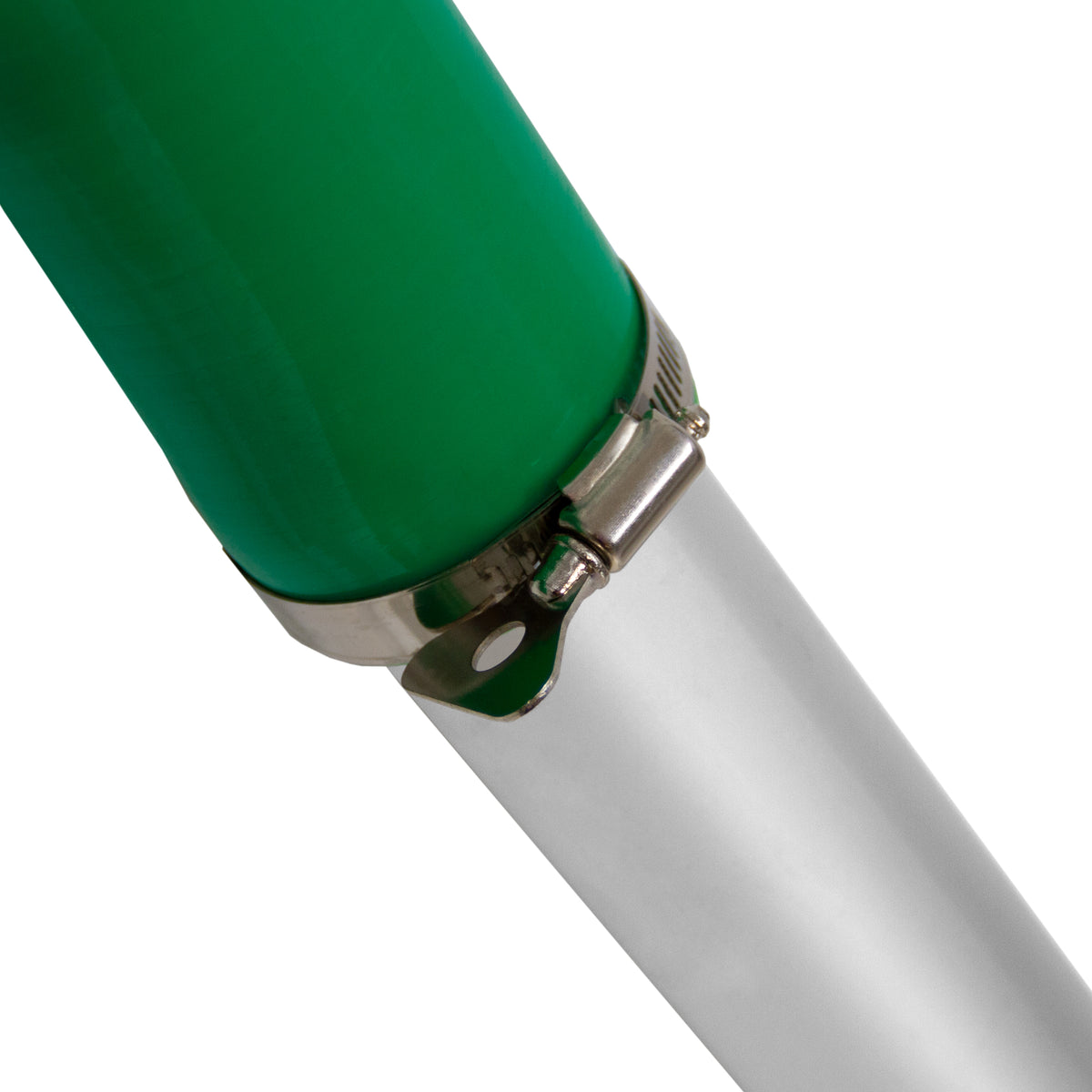 Grüner Schlauch mit silbernem Metallanschluss, ideal für den 80L Nass- & Trocken Industriestaubsauger, robust und langlebig für vielseitige Anwendungen
