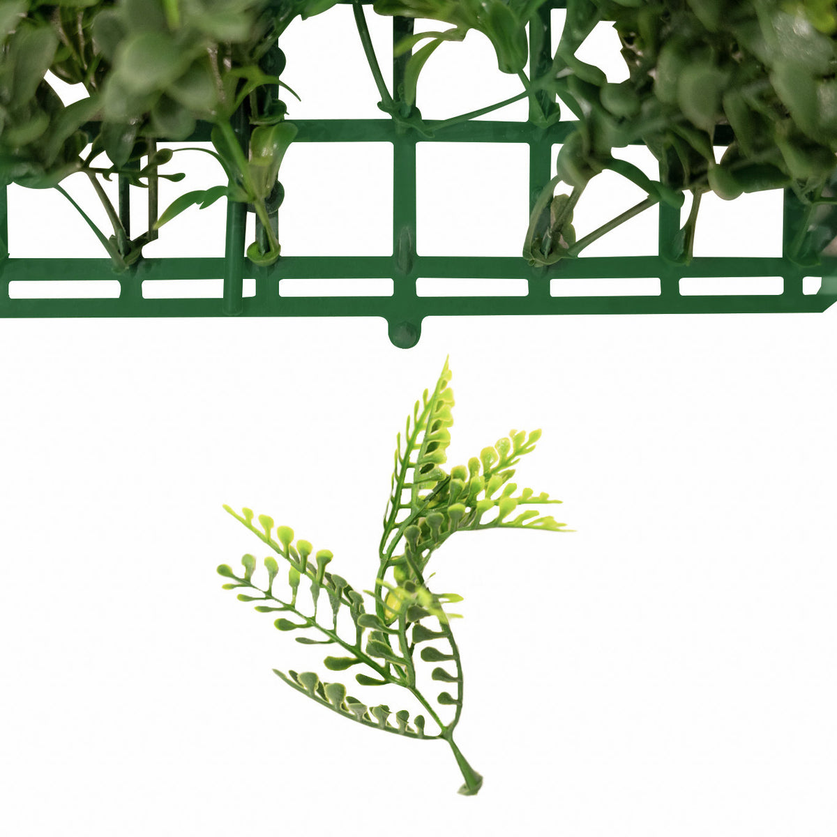 Künstliche Wandfliese in leuchtendem Grün mit filigranen Blättern, ideal für dekorative Akzente in modernen Räumen