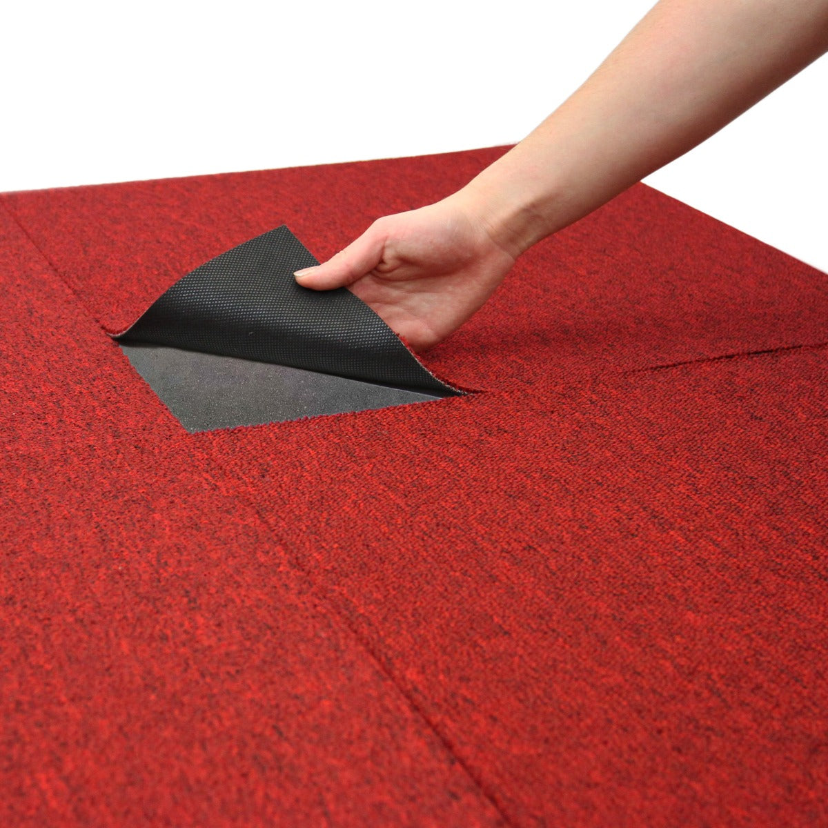 20 Teppichfliesen in Fieberrot, 50 x 50 cm, mit strukturiertem Obermaterial und rutschfester Unterseite, ideal für kreative Bodenlösungen