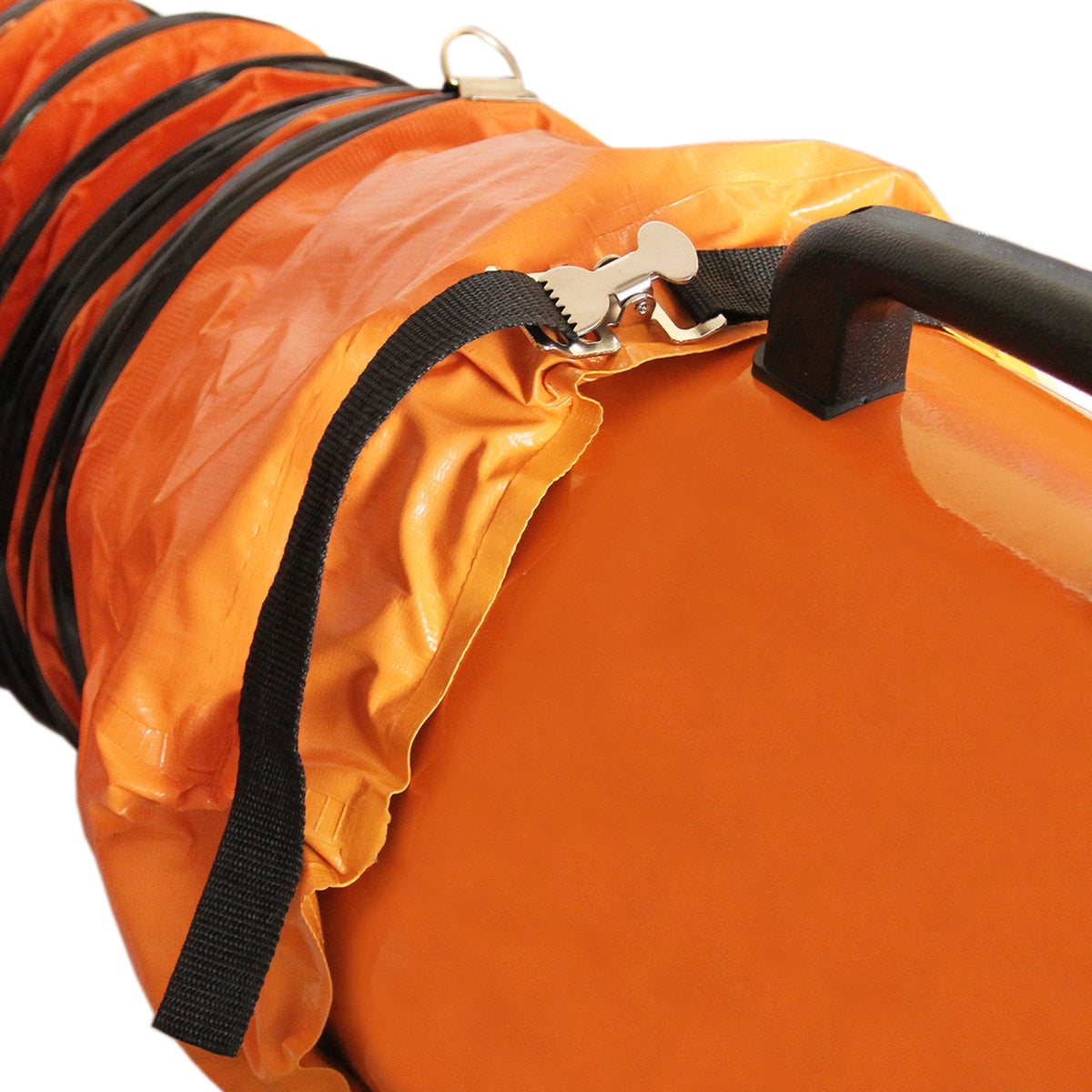 Oranger flexibler Ventilatorkanal mit robustem Material, stabilen Nähten und einem praktischen Clipverschluss für einfache Handhabung und Montage