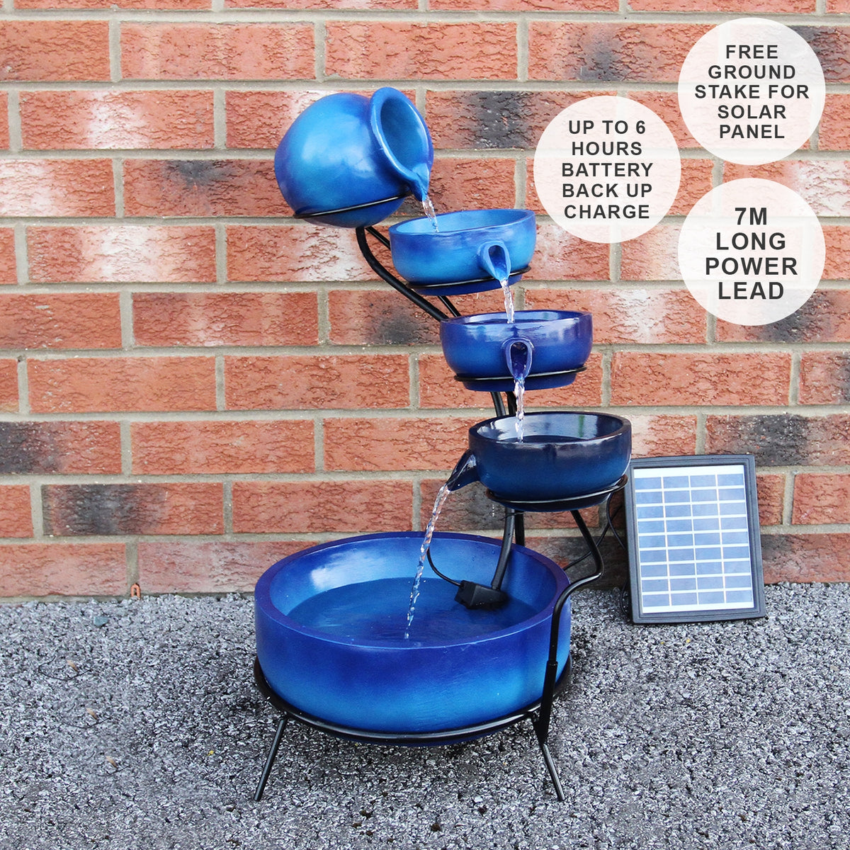 Blauer Solar Kaskadenbrunnen mit fünf Schalen, aus Keramik, auf einem stabilen Gestell, mit Solarpanel und langer Stromleitung für flexible Platzierung