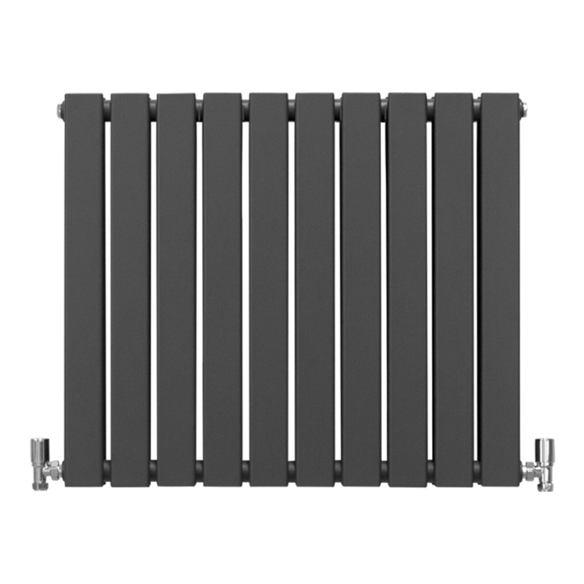 Paneelheizkörper in Anthrazit Grau, 600mm x 700mm, mit schlanken, vertikalen Lamellen und verchromten Anschlussventilen für moderne Innenräume