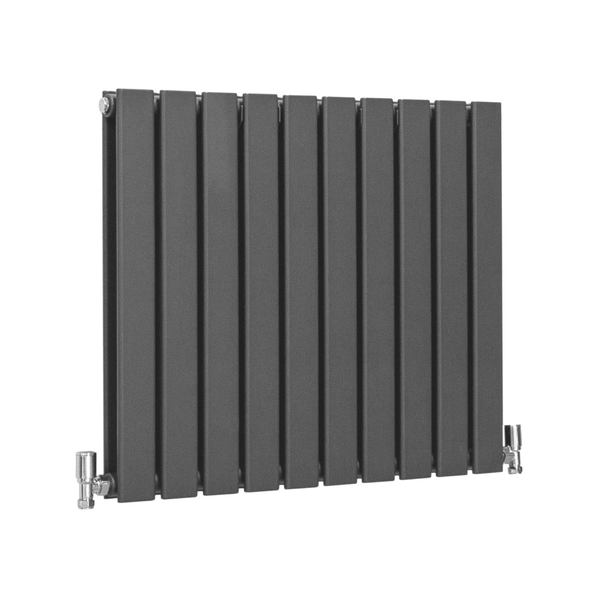 Anthrazitgrauer Paneelheizkörper mit vertikalen Lamellen, 600mm x 700mm, modernem Design und glänzenden Ventilen für effiziente Wärmeverteilung