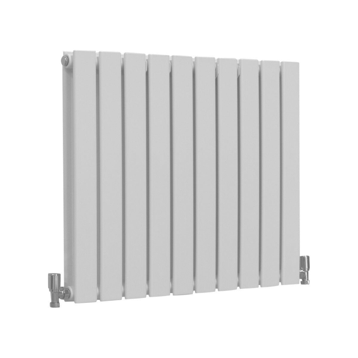 Paneelheizkörper in glänzendem Weiß, 600mm x 700mm, mit schlanken, vertikalen Lamellen und silbernen Ventilen, ideal für moderne Wohnräume