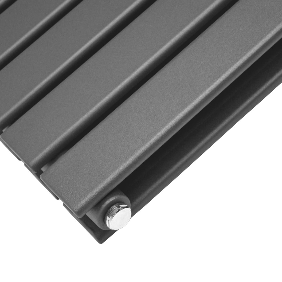 Paneelheizkörper in Anthrazit Grau, 1600mm x 280mm, mit glatter, mattschwarzer Oberfläche und modernen, geraden Lamellen für effiziente Wärmeverteilung