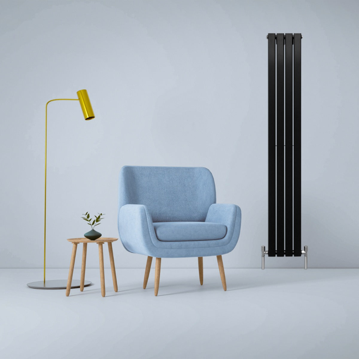 Schwarzer Paneelheizkörper mit schlankem Design, 1800mm x 280mm, neben einem blauen Sessel und einer modernen Stehlampe in einem minimalistischen Raum