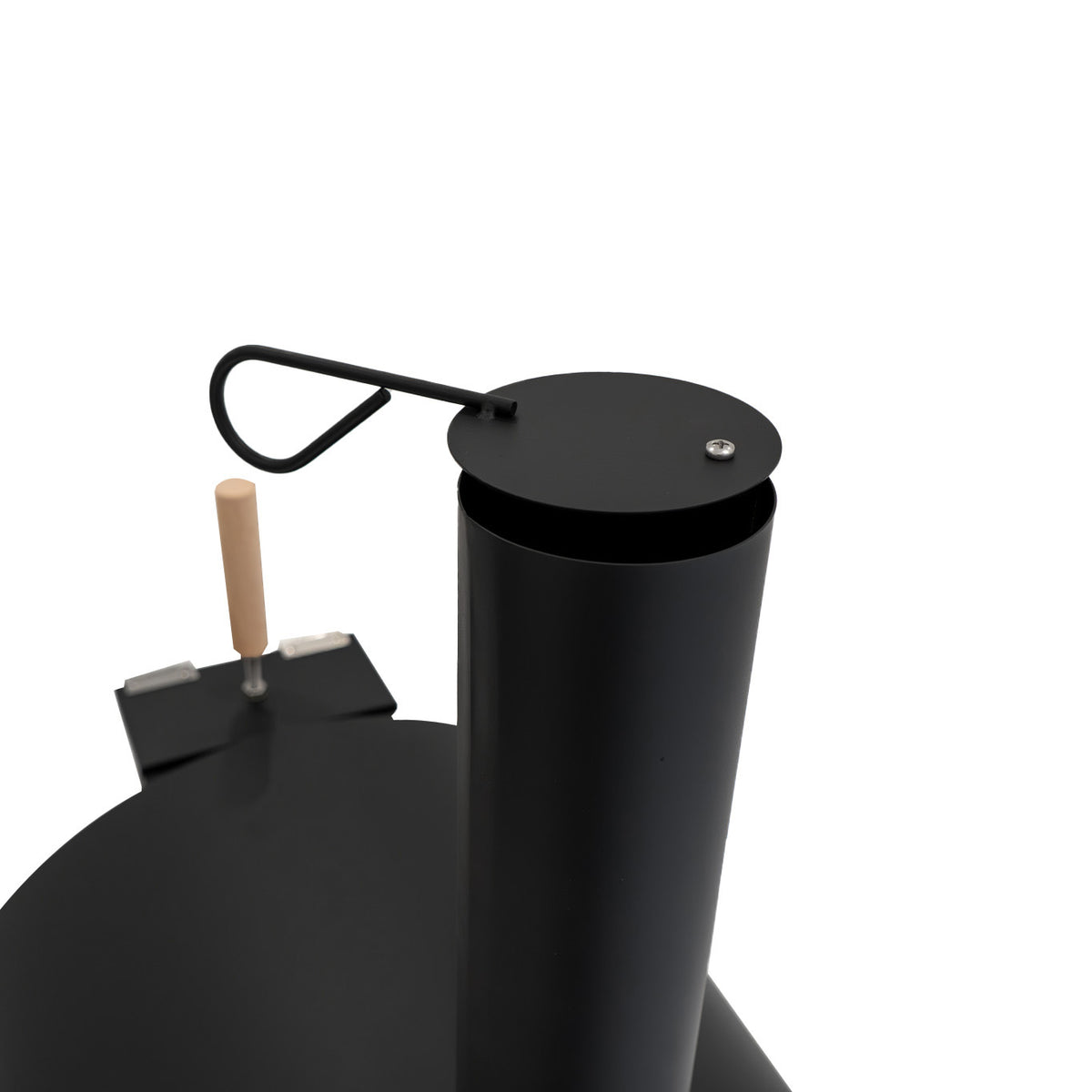 Klassischer Outdoor-Pizzaofen in elegantem Schwarz mit einem runden Korpus, einem Holzgriff und einem stabilen Kaminrohr für optimale Wärmeverteilung