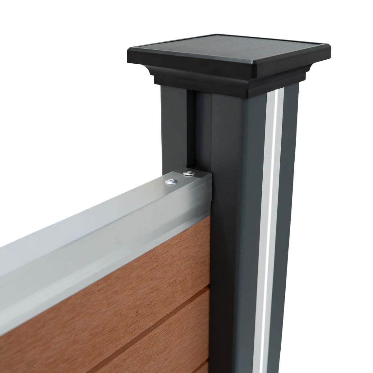 Brauner WPC Sichtschutzzaun mit eleganten LED Zaunpfosten, modernes Design, robuste Materialien, glatte Oberflächen und klare Linien für stilvolle Abgrenzung