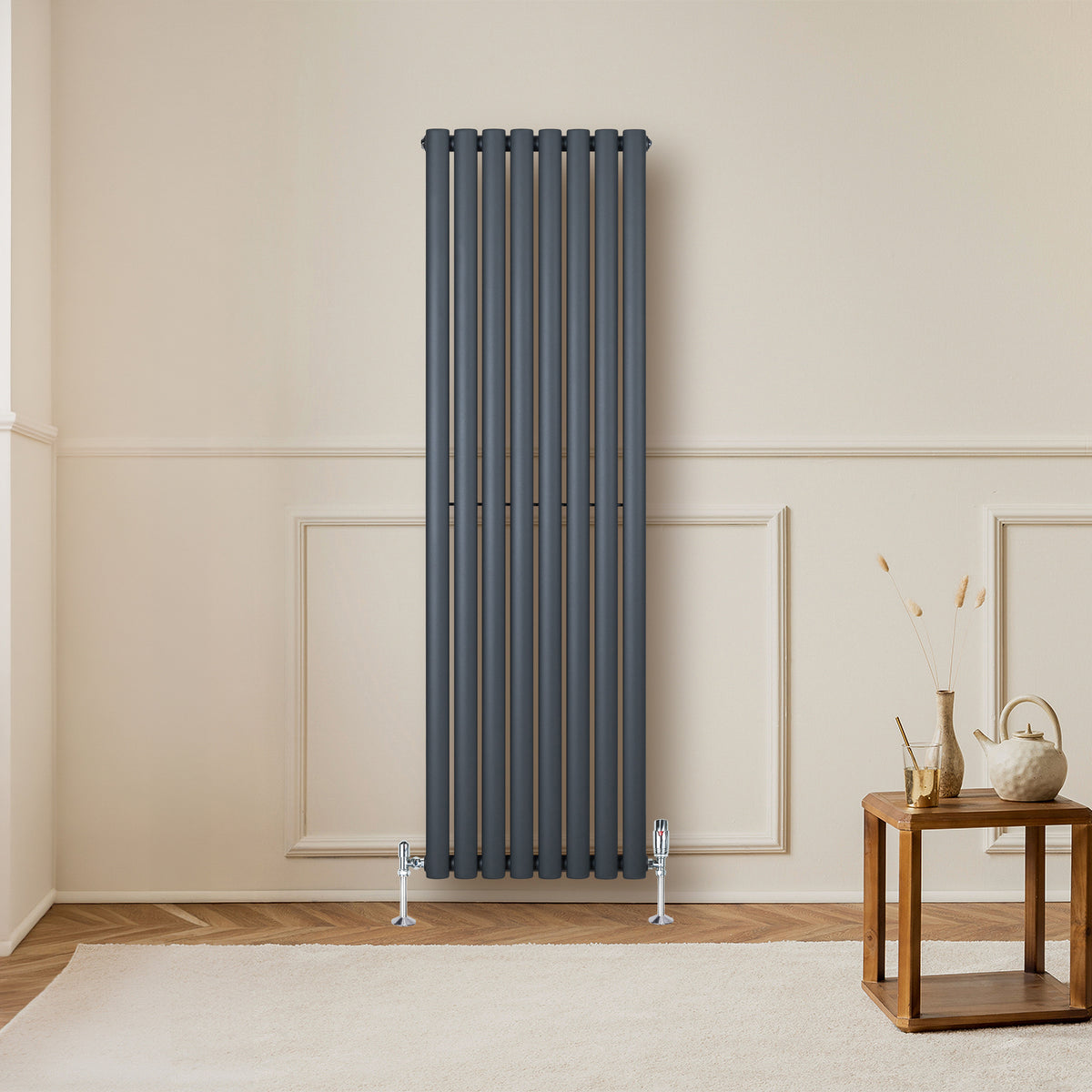 Gliederheizkörper in Anthrazitgrau mit TRV Chromventilen, 1600mm x 480mm, vertikale Lamellenstruktur, modern und elegant, ideal für Wohnräume