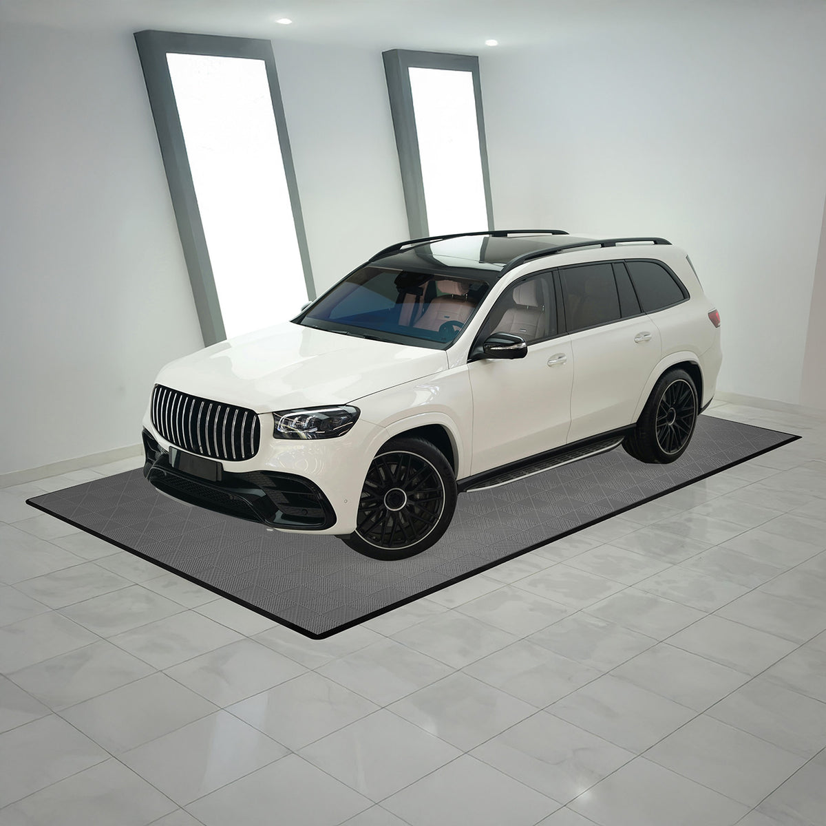 Belüftete Garagenbodenfliesen in Grau, mit rutschfester Oberfläche und modernen Kanten, ideal für eine stilvolle und funktionale Garage