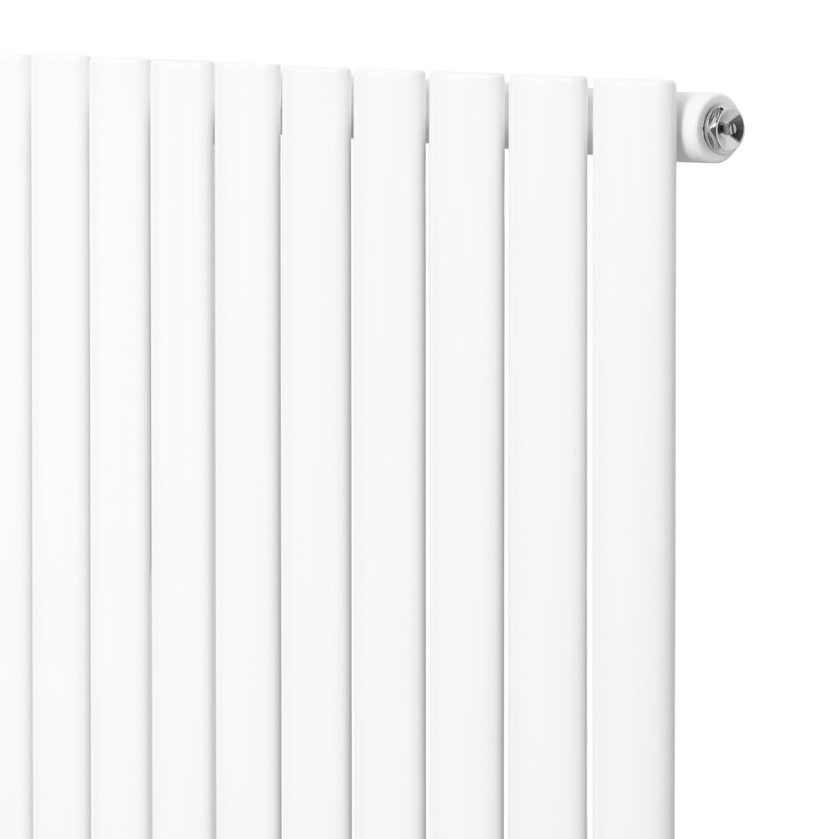 Gliederheizkörper in Weiß, 1800mm x 480mm, mit glatten, vertikalen Lamellen und glänzenden Enden, ideal für moderne Wohnräume