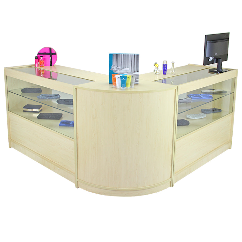 Moderne Empfangstheke in Ahornfurnier mit gläsernen Regalen, abgerundeten Kanten und Platz für Dekorationen und einen Monitor