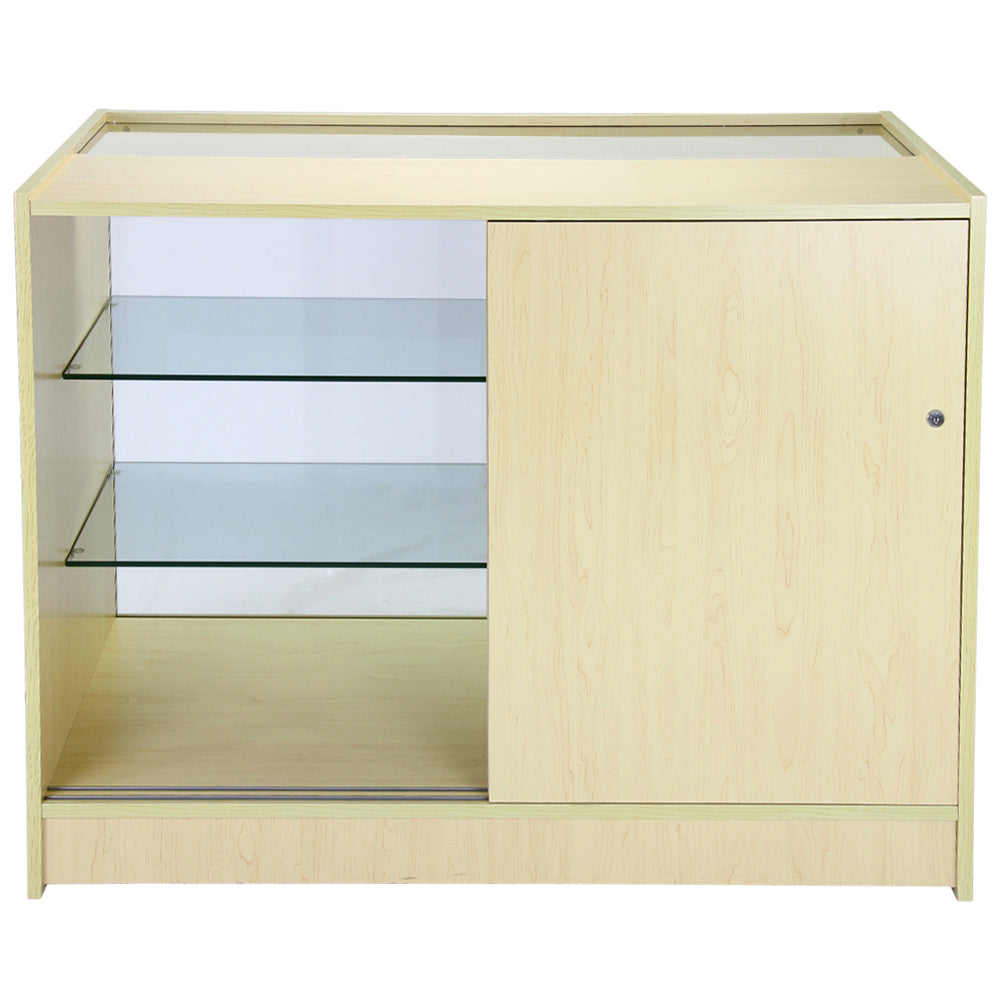 Verkaufstisch aus hellem Ahornholz mit gläsernen Regalen, einer Schiebetür und modernem, minimalistischem Design, ideal für Verkaufsräume