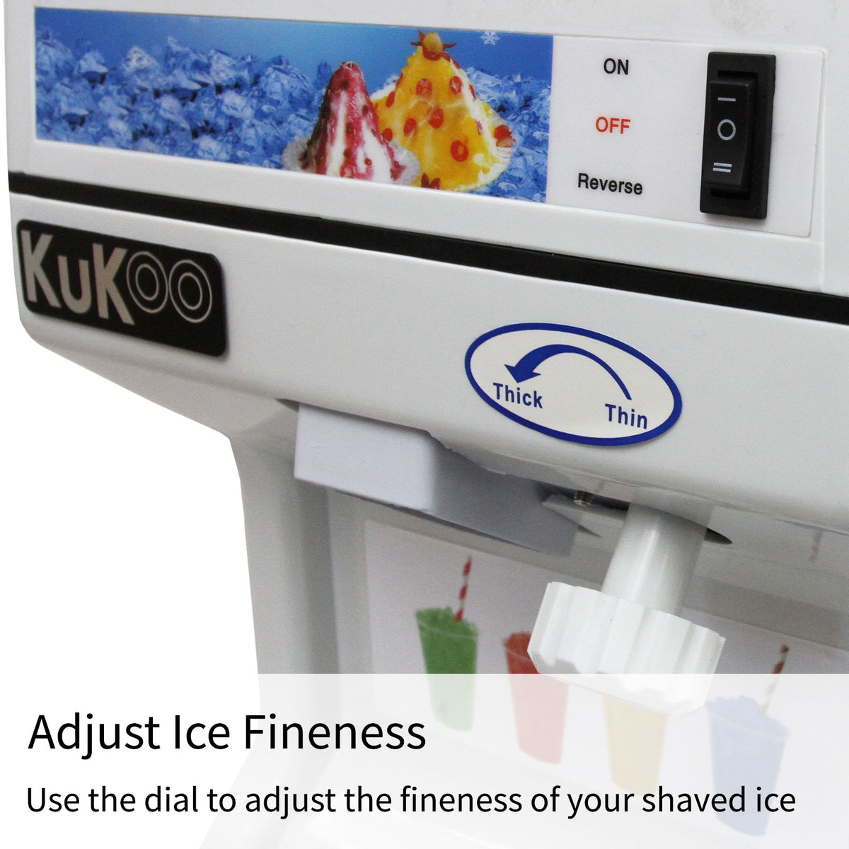 Die KuKoo Slush Eismaschine mit einem Drehregler zur Einstellung der Eisdicke, in weißem Gehäuse, ideal für die Zubereitung von Slush-Eis