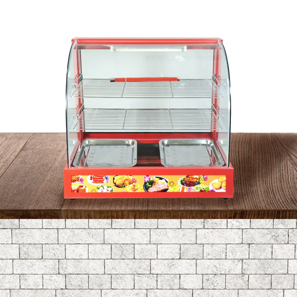 Transparente Speisevitrine mit rotem Rahmen, zwei Edelstahlbehältern und verstellbaren Regalen, ideal für die Präsentation von Lebensmitteln auf einem Holztisch