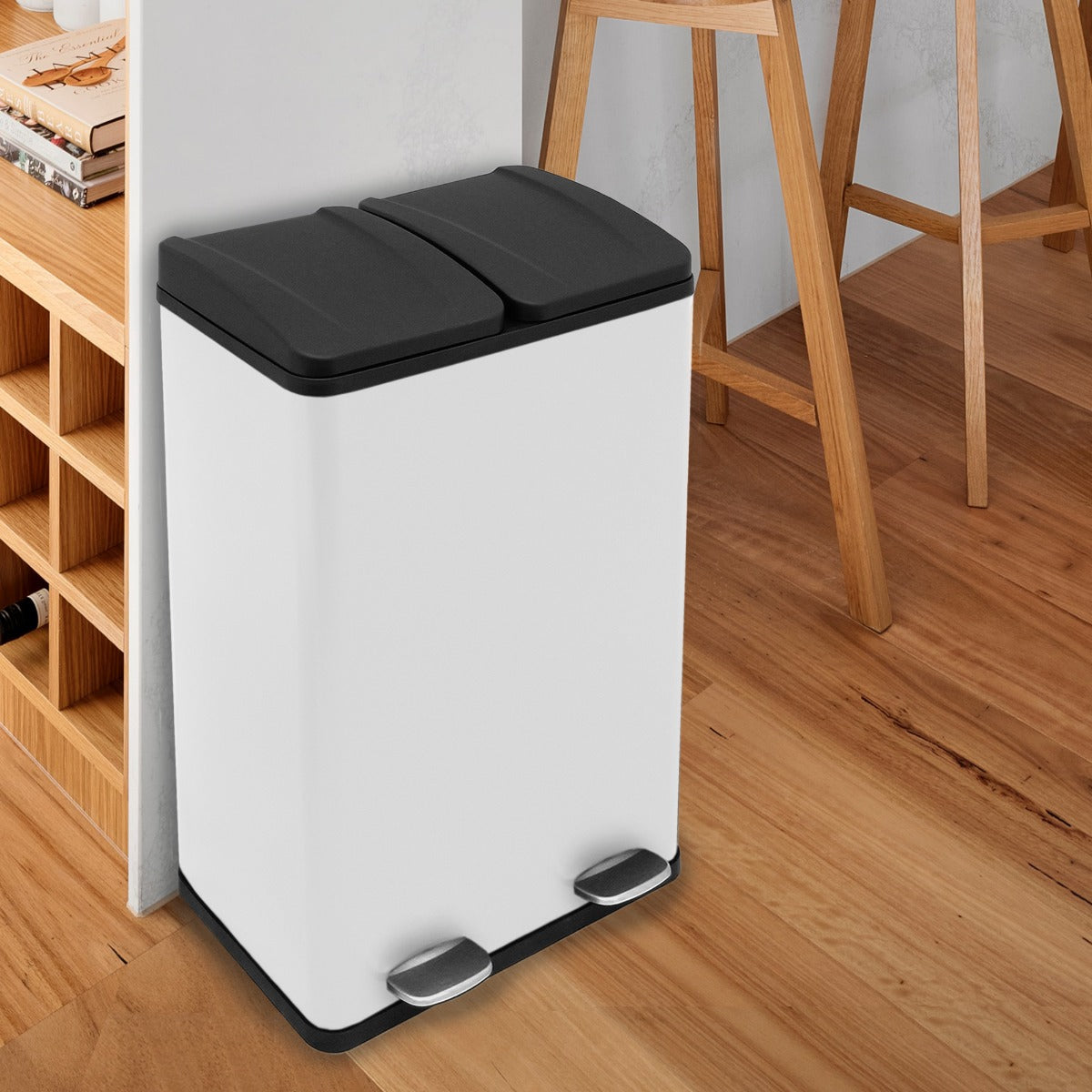 Doppelter 60l Tretmülleimer in Weiß mit schwarzen Deckeln, rechteckig, aus Kunststoff, ideal für Küchen, platzsparend und modern im Design