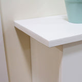 Weiße Heizkörperverkleidung aus Holz mit glatter Oberfläche, rechteckiger Form, ideal für moderne Wohnräume und zur Verkleidung von Heizkörpern