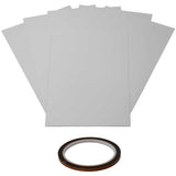 Hitzebeständiges Klebeband in Braun mit glatter Oberfläche, umgeben von fünf weißen, rechteckigen Klebefolien in einer Packung