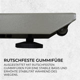 Rutschfeste Gummifüße an einem stabilen Wiegebalken, grau lackiert, sorgen für sicheren Halt und erhöhte Stabilität während des Wiegens